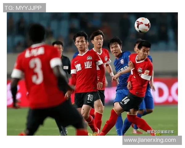 广州足球队团队协作的重要性与发展策略探讨